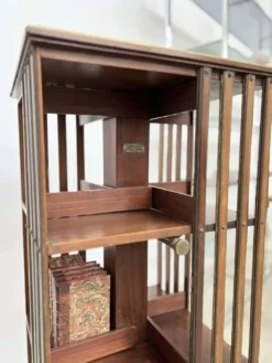 Bibliothèque tournante acajou et laiton — G. Borgeaud, circa 1900