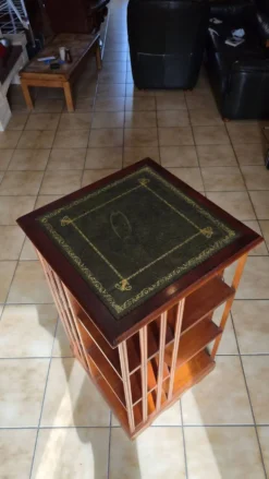 Bibliothèque tournante de style anglais - Plateau cuir vert doré