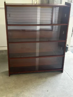 Bibliothèque vintage années 60 en bois , portes coulissantes en