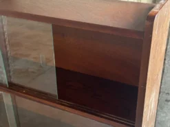 Bibliothèque vintage années 60 en bois , portes coulissantes en