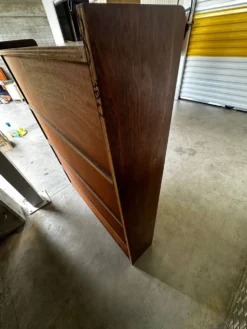 Bibliothèque vintage années 60 en bois , portes coulissantes en