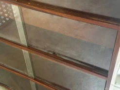 Bibliothèque vintage années 60 en bois , portes coulissantes en