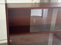Bibliothèque vintage années 60 en bois , portes coulissantes en