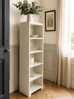 Bibliothèque vintage années 50 rénovée en beige.