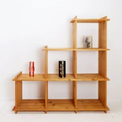 Bibliothèque vintage en pin pour escalier - Maison Regain style