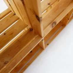 Bibliothèque vintage en pin pour escalier - Maison Regain style