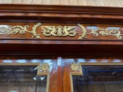 Bibliothèque-vitrine deux portes – Époque Empire – Placage acajou, bronzes