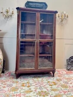 Bibliothèque, vitrine en acajou moucheté de style louis xvi xix eme si