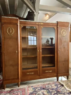 Bibliothèque vitrine style Néo classique 1930 ronce de noyer et bronze
