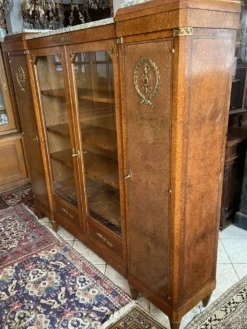 Bibliothèque vitrine style Néo classique 1930 ronce de noyer et bronze