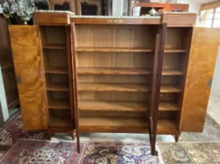 Bibliothèque vitrine style Néo classique 1930 ronce de noyer et bronze