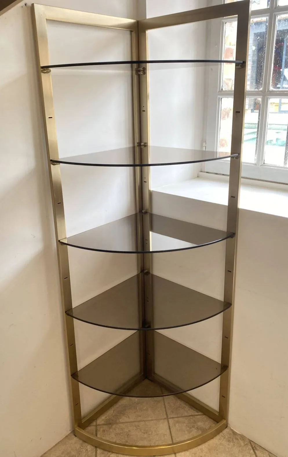 Bibliothèque vitrine étagère murale angle modulable verre et métal doré 70