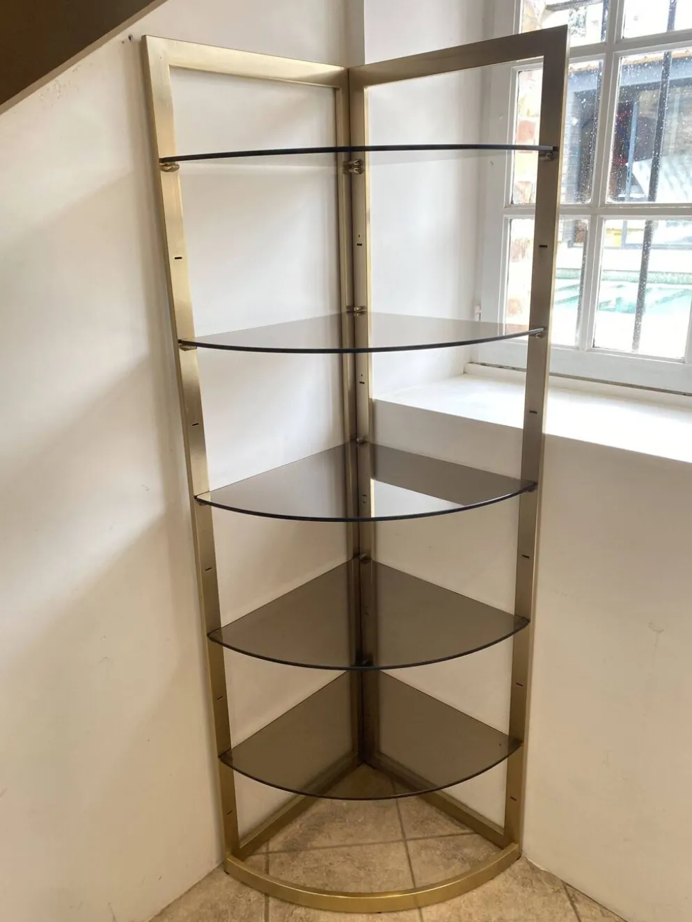 Bibliothèque vitrine étagère murale angle modulable verre et métal doré 70