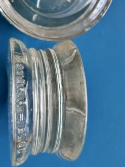 2 blocs de verre signés Diam. 10 cm Hauteur 5 cm