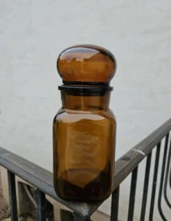 Bocal en verre ambré
