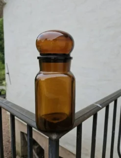 Bocal en verre ambré