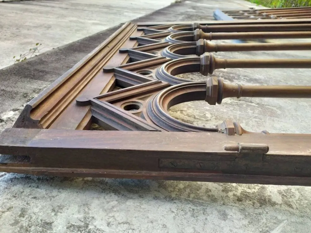 Boiserie claustra style gothique