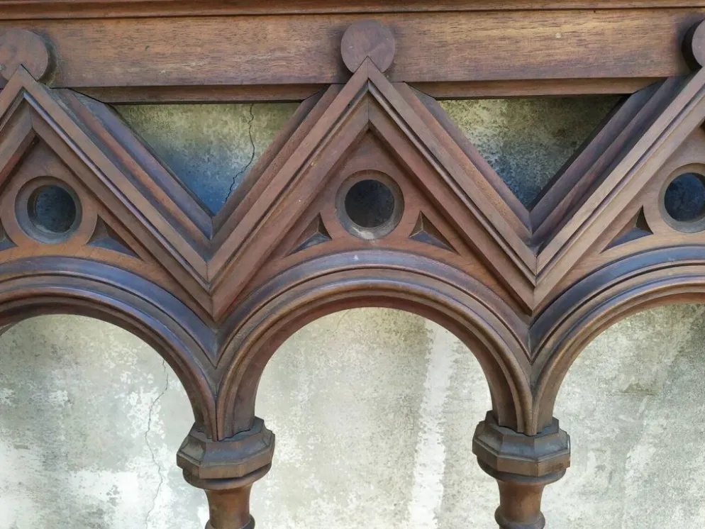 Boiserie claustra style gothique