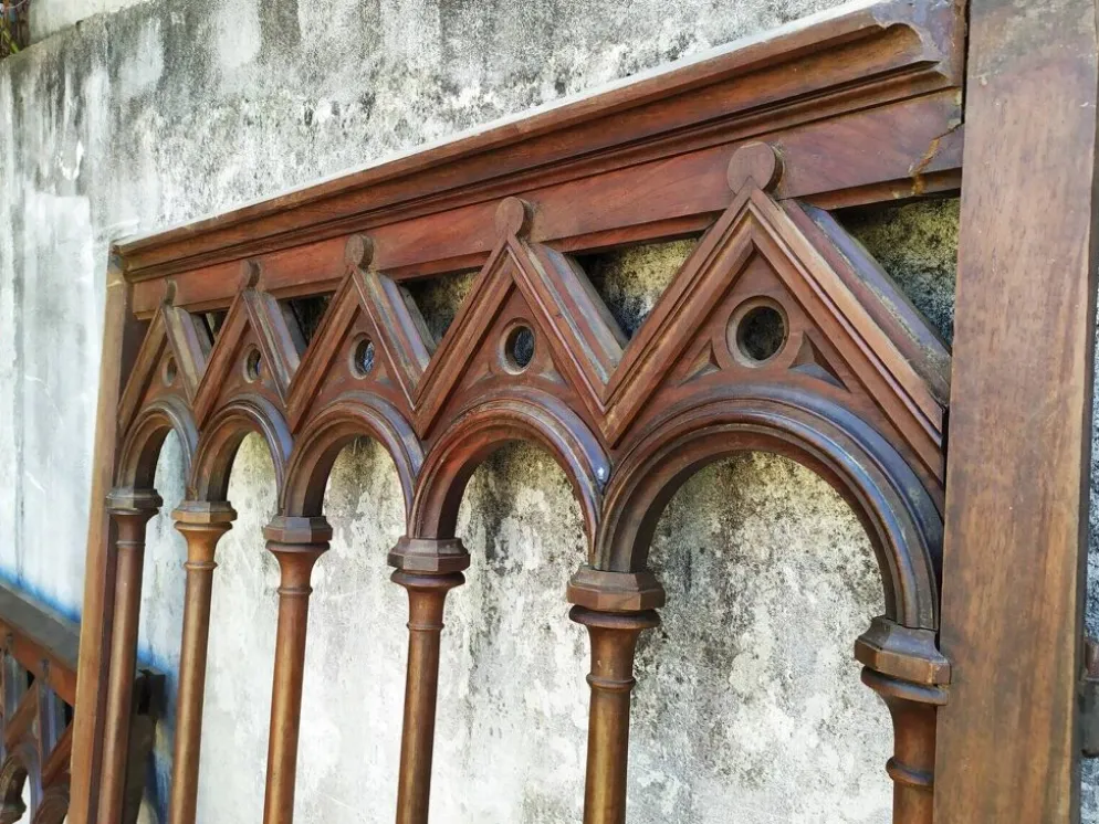Boiserie claustra style gothique