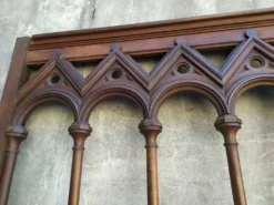Boiserie claustra style gothique