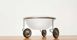 Bol de fruits néerlandais postmodernes sur roues par Arnout Visser Droog pour Designum, années 1990.