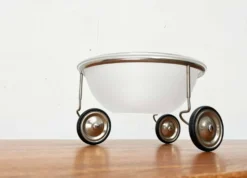 Bol de fruits néerlandais postmodernes sur roues par Arnout Visser Droog pour Designum, années 1990.