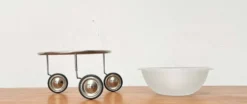 Bol de fruits néerlandais postmodernes sur roues par Arnout Visser Droog pour Designum, années 1990.