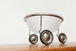 Bol de fruits néerlandais postmodernes sur roues par Arnout Visser Droog pour Designum, années 1990.