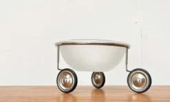 Bol de fruits néerlandais postmodernes sur roues par Arnout Visser Droog pour Designum, années 1990.