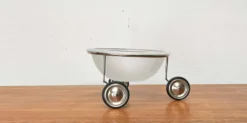 Bol de fruits néerlandais postmodernes sur roues par Arnout Visser Droog pour Designum, années 1990.
