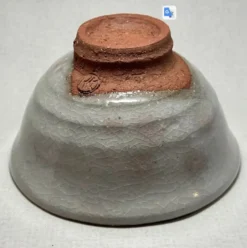 Bol de matcha — chawan en porcelaine Hagi par Issai Saito