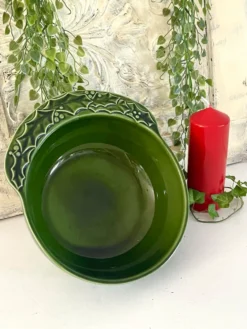 Bol de service de Noël, bol en céramique BCI français avec des houx, émaillé vert.