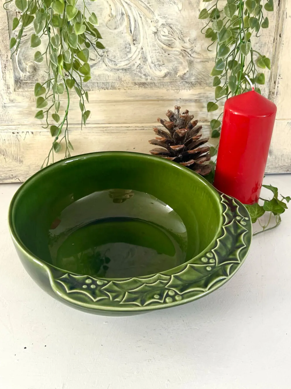 Bol de service de Noël, bol en céramique BCI français avec des houx, émaillé vert.