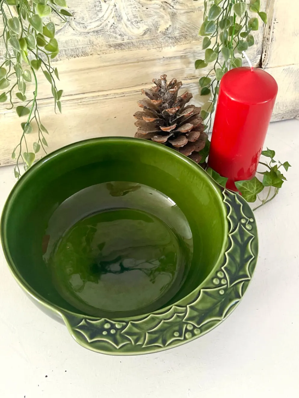 Bol de service de Noël, bol en céramique BCI français avec des houx, émaillé vert.