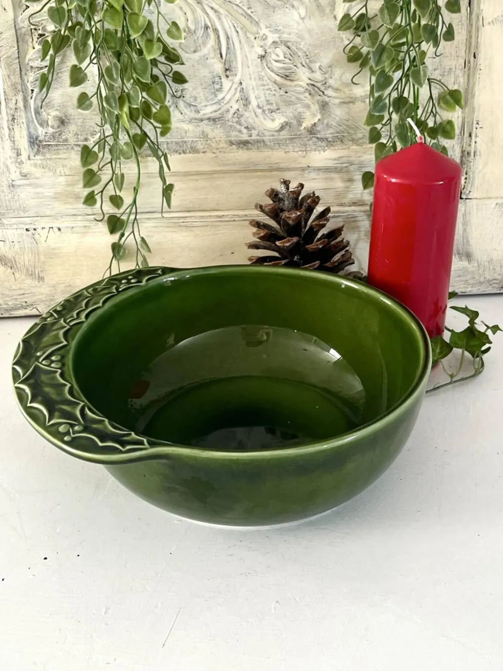 Bol de service de Noël, bol en céramique BCI français avec des houx, émaillé vert.