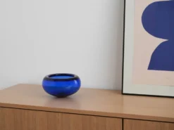 Bol en cobalt, design danois, années 1960, fabricant : Holmegaard, designer : Per