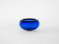 Bol en cobalt, design danois, années 1960, fabricant : Holmegaard, designer : Per