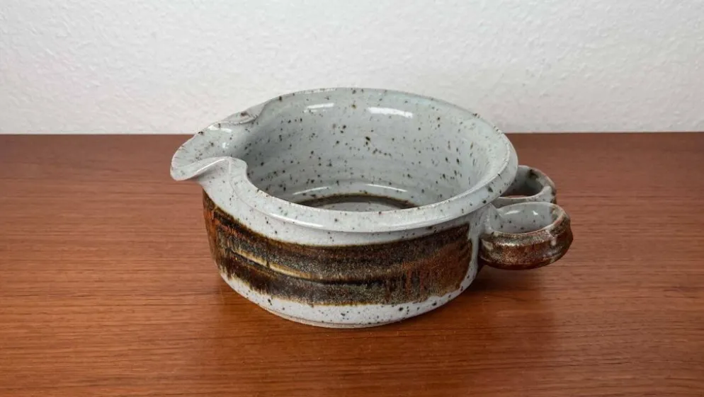 Bol en céramique de studio danoise de style mid-century moderne par Jette Andersen Keramik, années 1960.