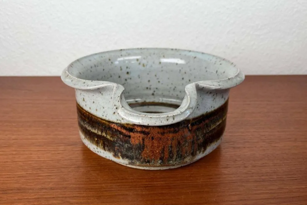 Bol en céramique de studio danoise de style mid-century moderne par Jette Andersen Keramik, années 1960.