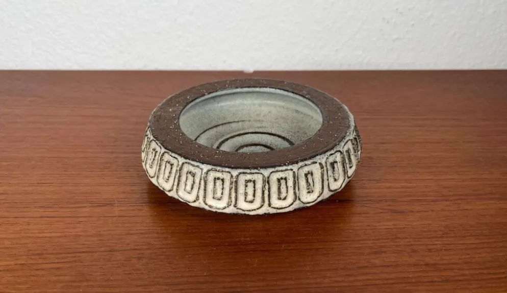 Bol en céramique de studio danois de style mid-century moderne par Helge Bjufstrøm pour Michael Andersen Keramik, Bornholm, années 1960.