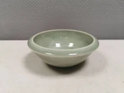 Bol en porcelaine de style danois des années 50 par Poul Erik Eliasen, années 1980.