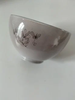 Bol en terre vernissée Poterie Millian France, décor floral stylisé