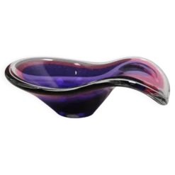 Bol en verre de plusieurs couleurs.