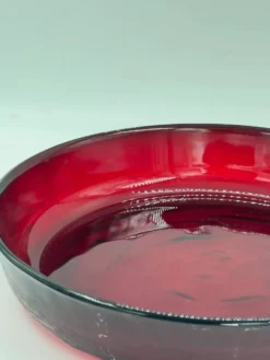 Bol en verre pressé rouge rubis vintage