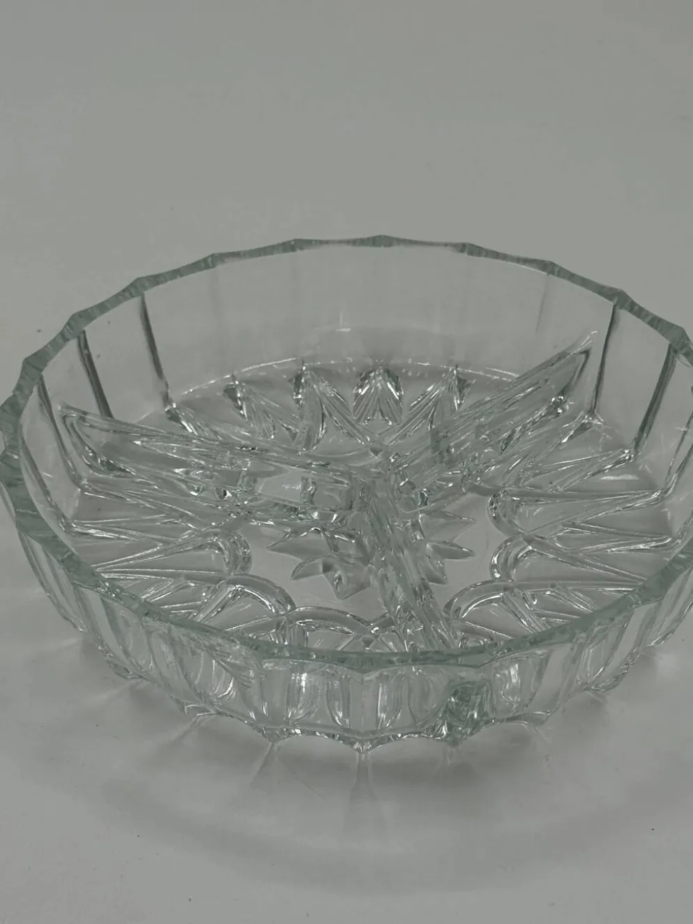 Bol en verre pressé vintage