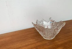 Bol en verre Revontulet de Tauno Wirkkala pour Humppila, milieu-centre.