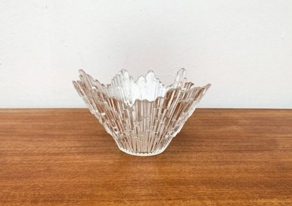 Bol en verre Revontulet de Tauno Wirkkala pour Humppila, milieu-centre.