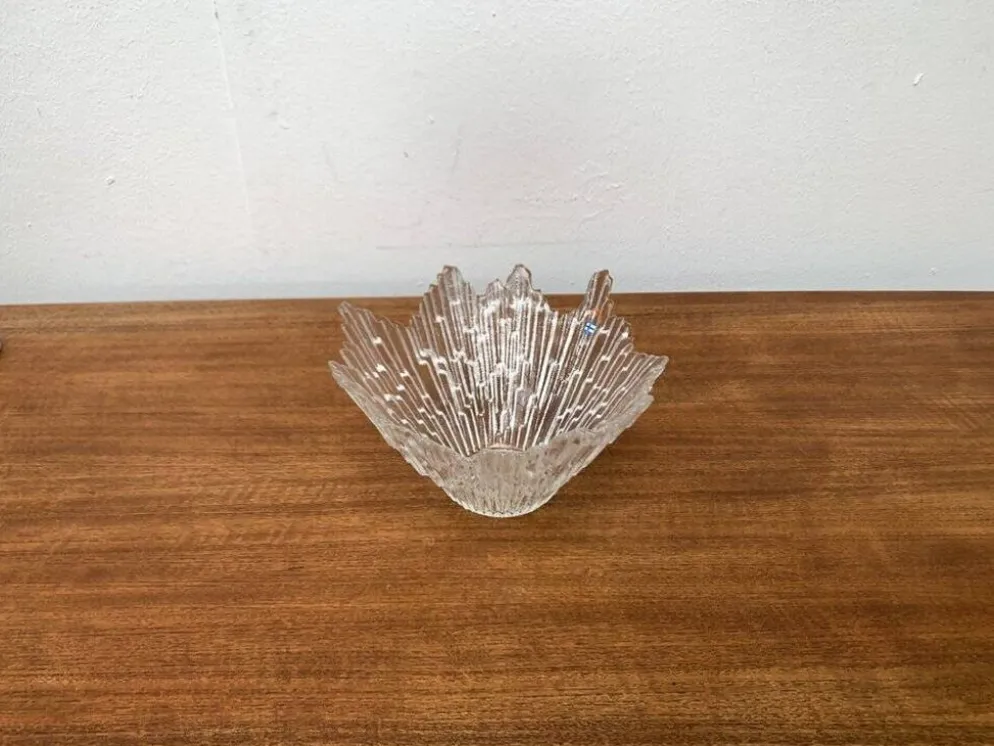 Bol en verre Revontulet de Tauno Wirkkala pour Humppila, milieu-centre.