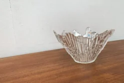 Bol en verre Revontulet de Tauno Wirkkala pour Humppila, milieu-centre.