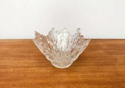 Bol en verre Revontulet de Tauno Wirkkala pour Humppila, milieu-centre.